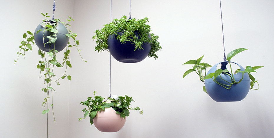 Elho spherical hanging planters graphic graphic