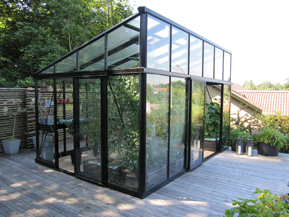 Modern Greenhouse vi34 with optional sliding doors 