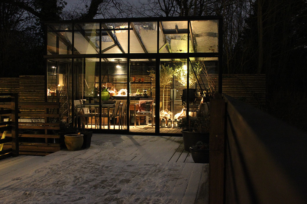 Modern Greenhouse vi34 at night 