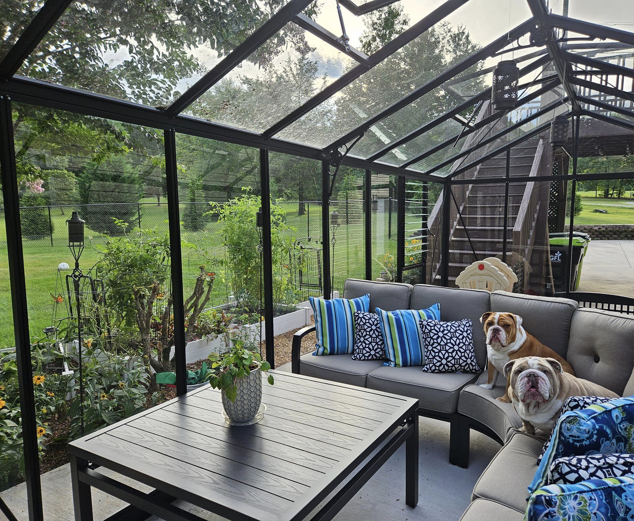 5 Benefits of a Backyard Greenhouse